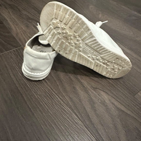 WOMENS WHITE HEY DUDE SHOES - SIZE 10 - NICE - Picture 3 of 3